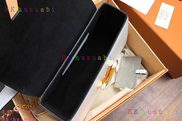 �ڹ̷��ޡ� ���̺��� Ʈ����Ʈ  M53762